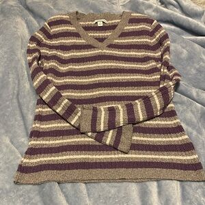 Croft & Barrow Women’s Striped Long Sleeve V-Neck Fleece Sweater. Medium